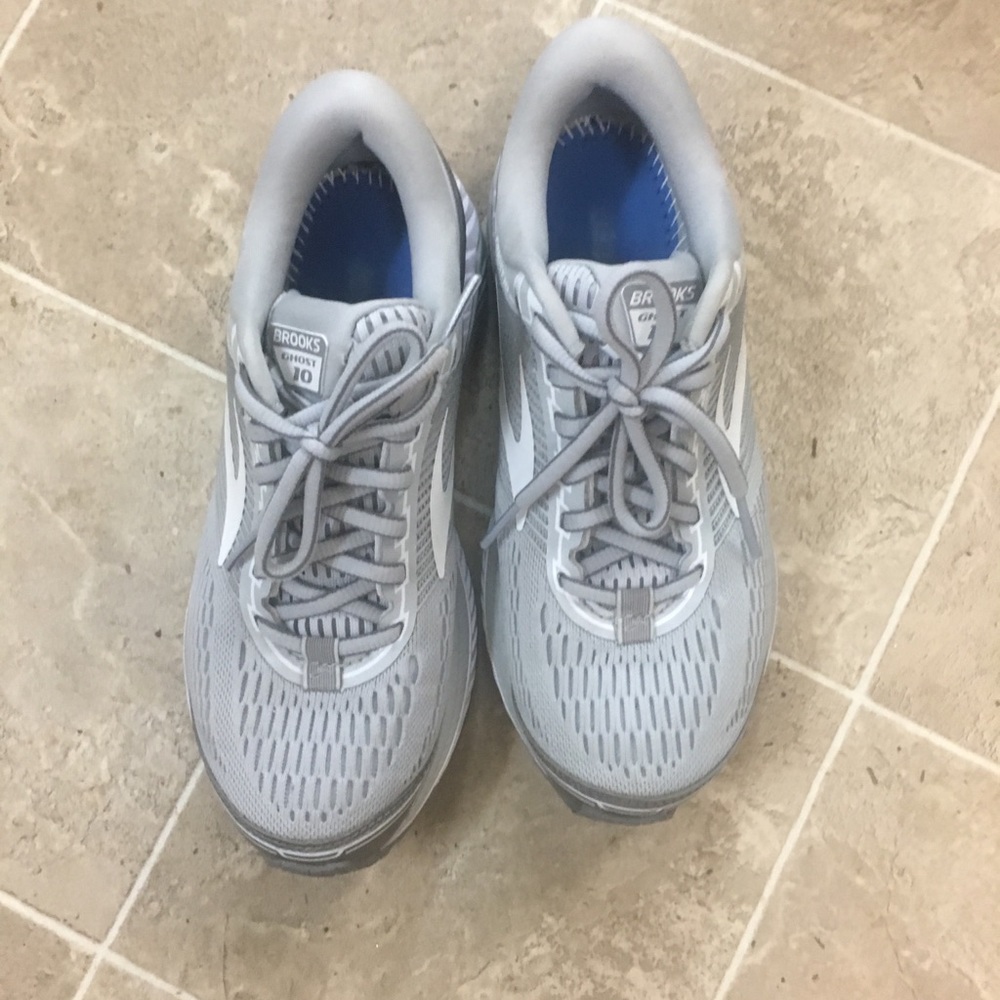 Brook’s tennis shoes